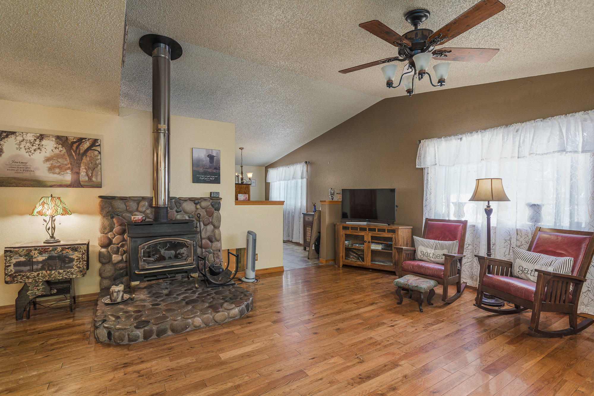 1234 Reuben Road Glendale, OR 97442 - Photo 11 of 38 1234 Rueben Rd-003
