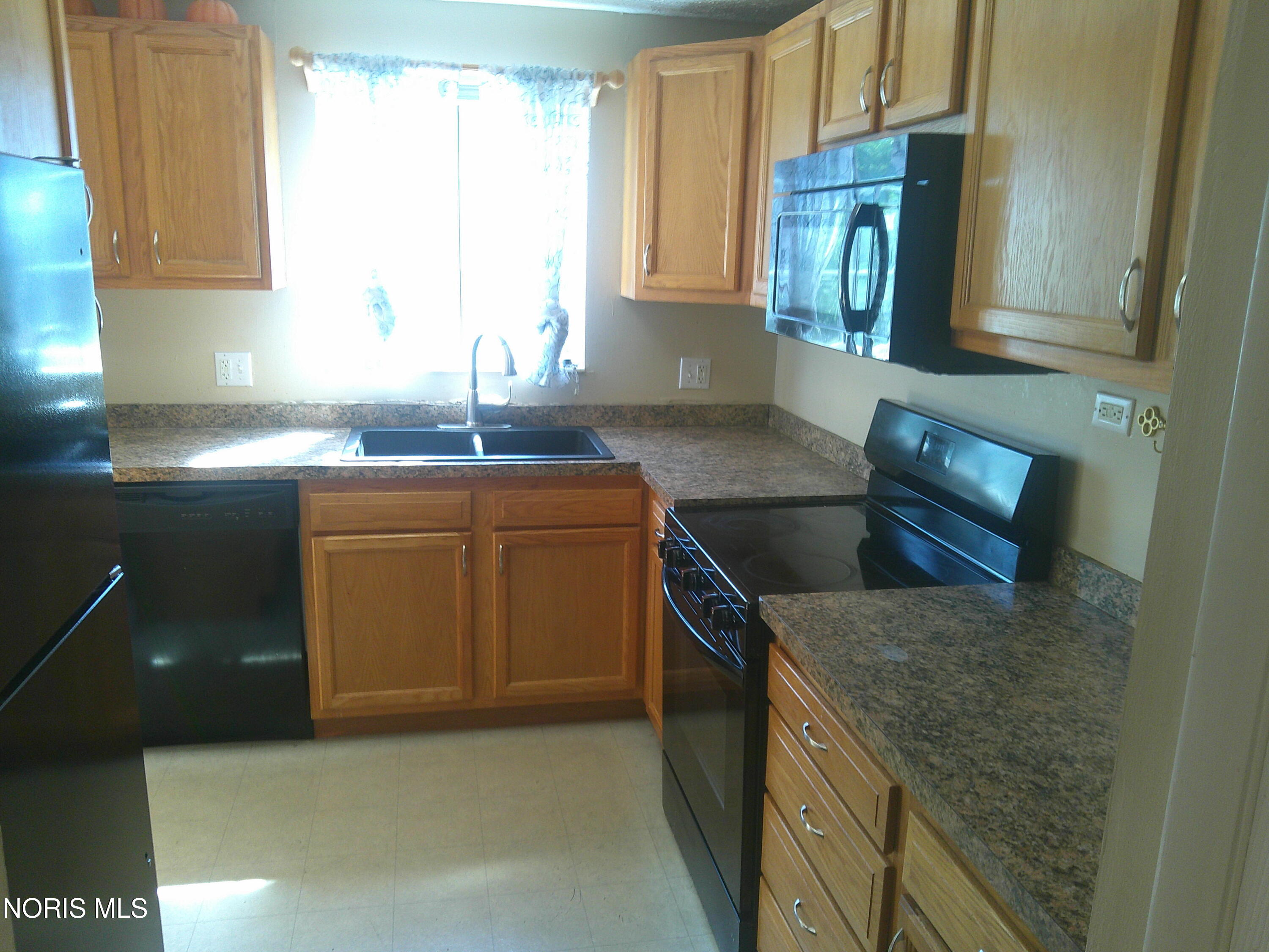 2806 Micham Road Toledo, OH 43615 - Photo 6 of 31 Gallery Image 6