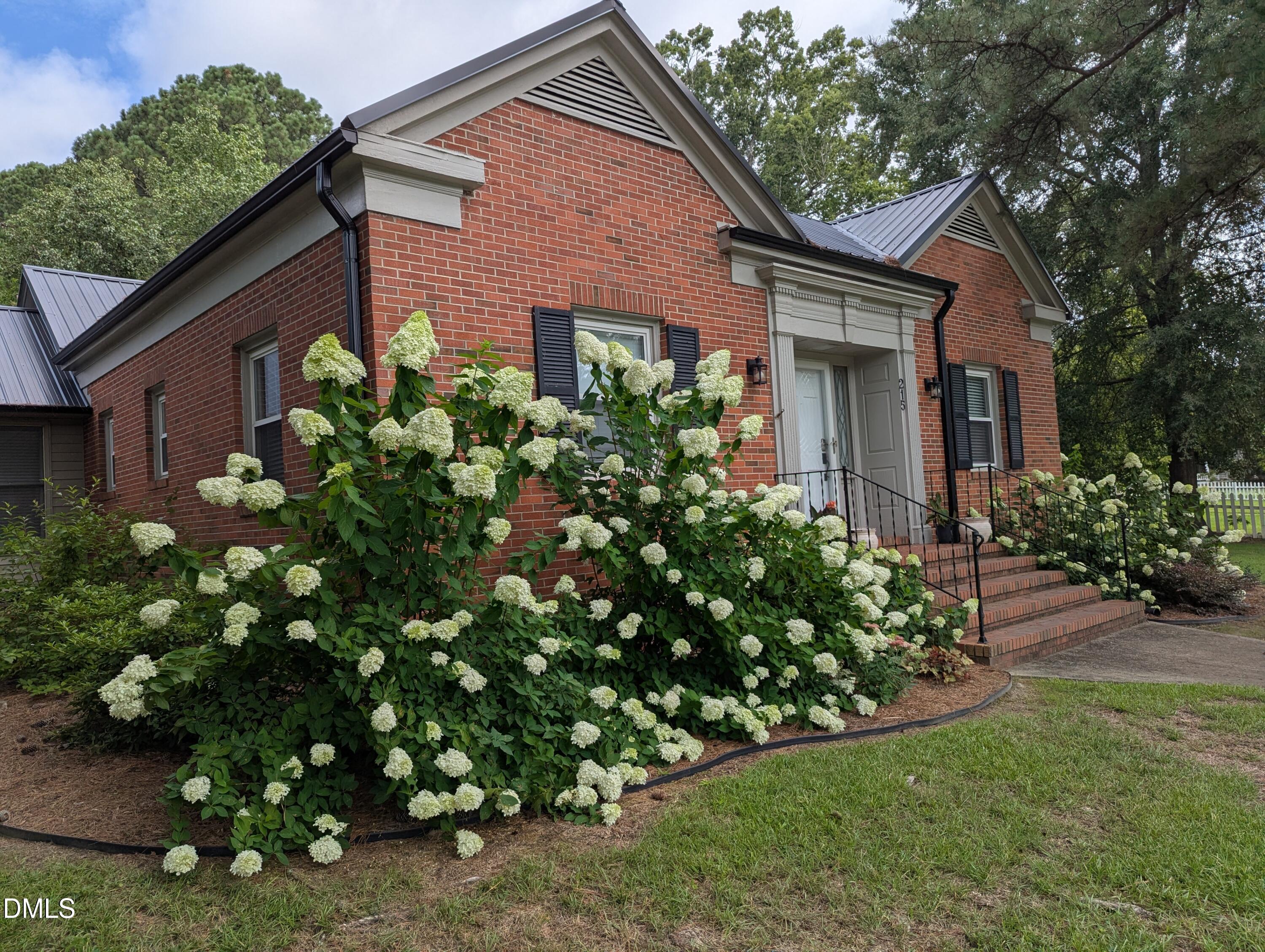 215 East Branch Street Spring Hope, NC 27882 - Photo 3 of 61 46