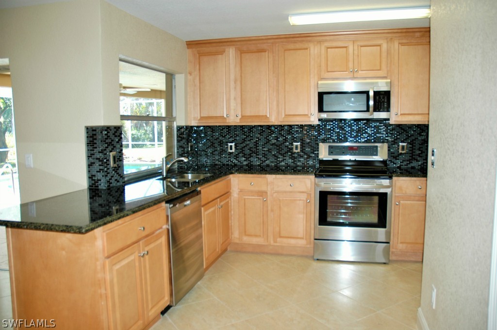 451 Torrey Pines Point Naples, FL 34113 - Photo 3 of 24 Gallery Image 3