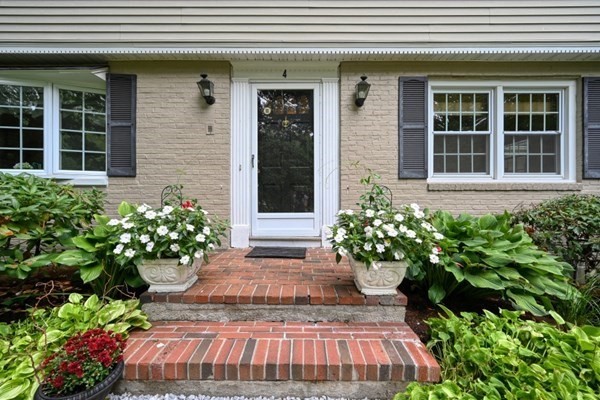 4 Mohawk Road Canton, MA 02021 - Photo 3 of 41
