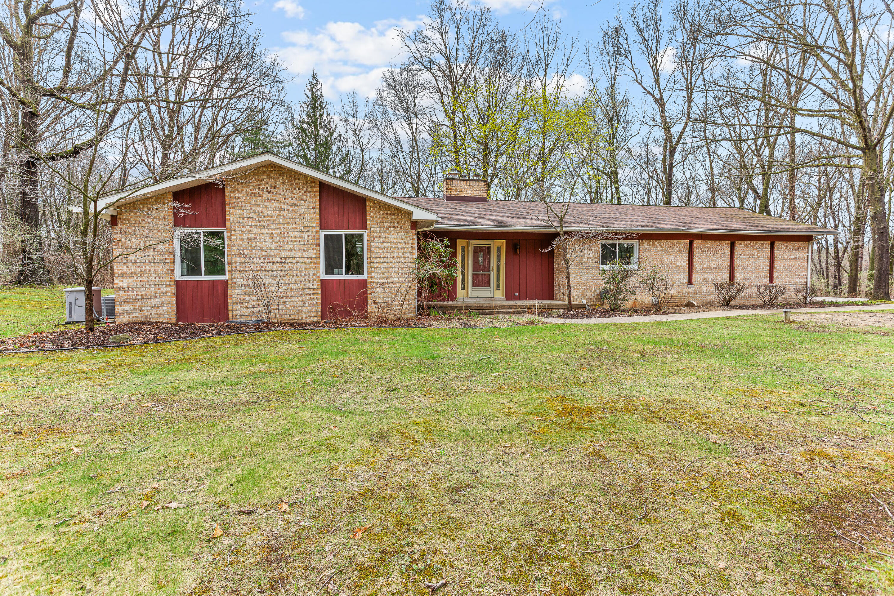 250 Scottshill Road Milford, MI 48381 - Photo 5 of 43 IMG_2379