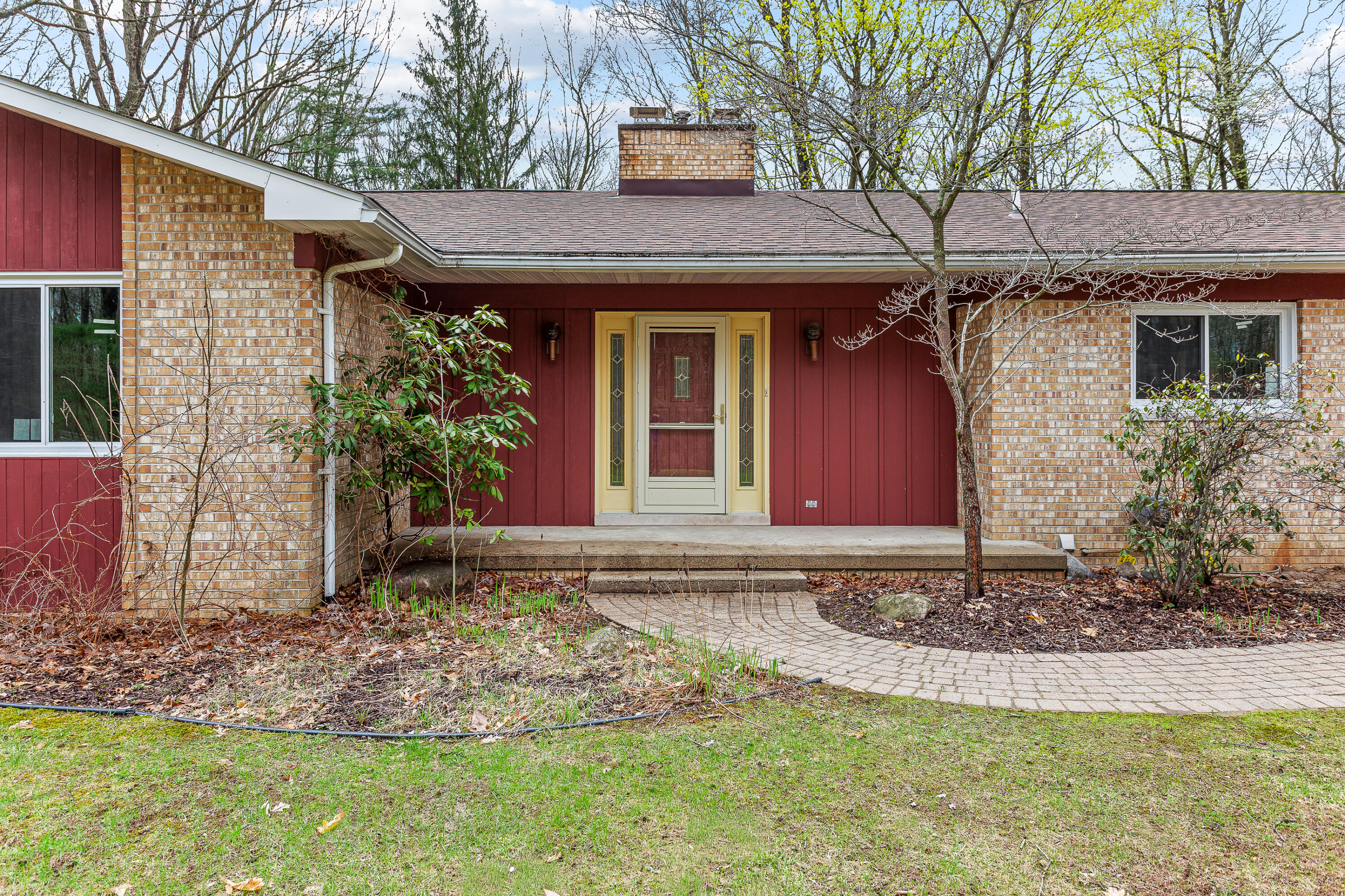250 Scottshill Road Milford, MI 48381 - Photo 6 of 43 IMG_2380