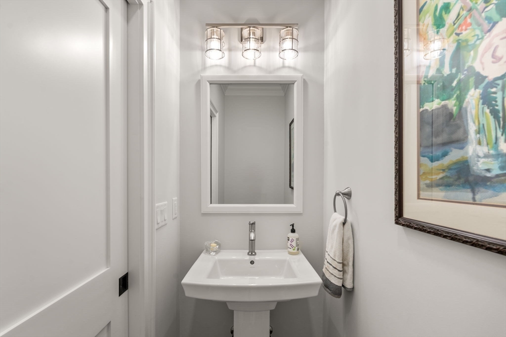 210 Evelyn Road, Unit 210 Newton, MA 02468 - Photo 12 of 33