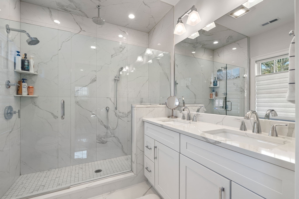 210 Evelyn Road, Unit 210 Newton, MA 02468 - Photo 16 of 33