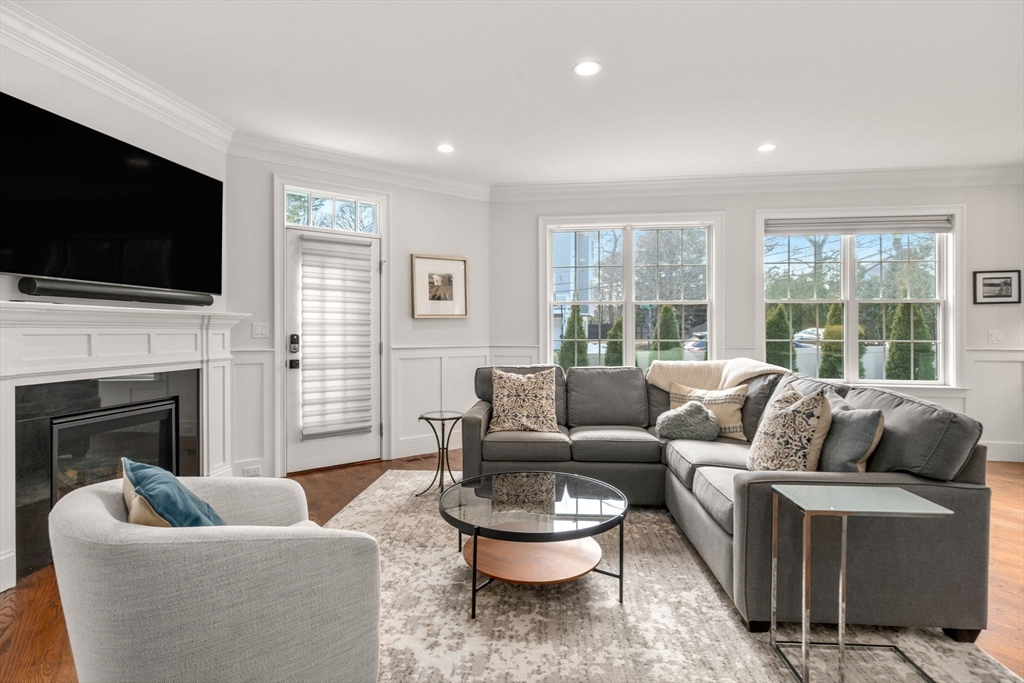 210 Evelyn Road, Unit 210 Newton, MA 02468 - Photo 4 of 33