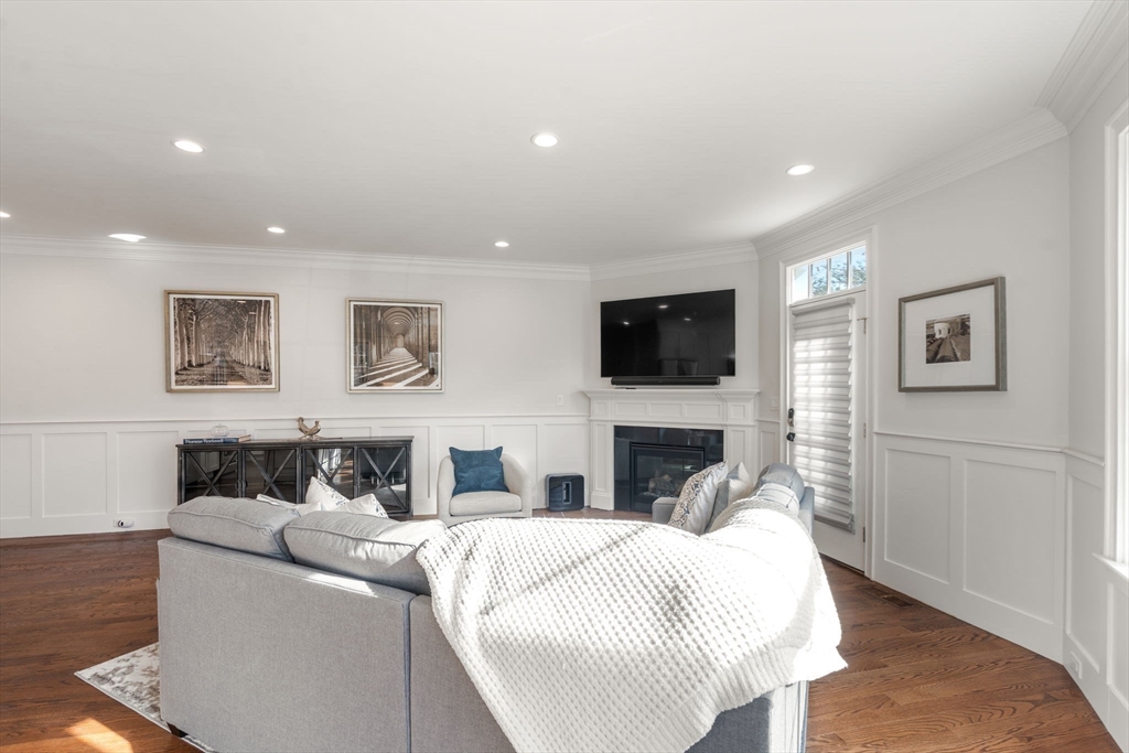 210 Evelyn Road, Unit 210 Newton, MA 02468 - Photo 6 of 33