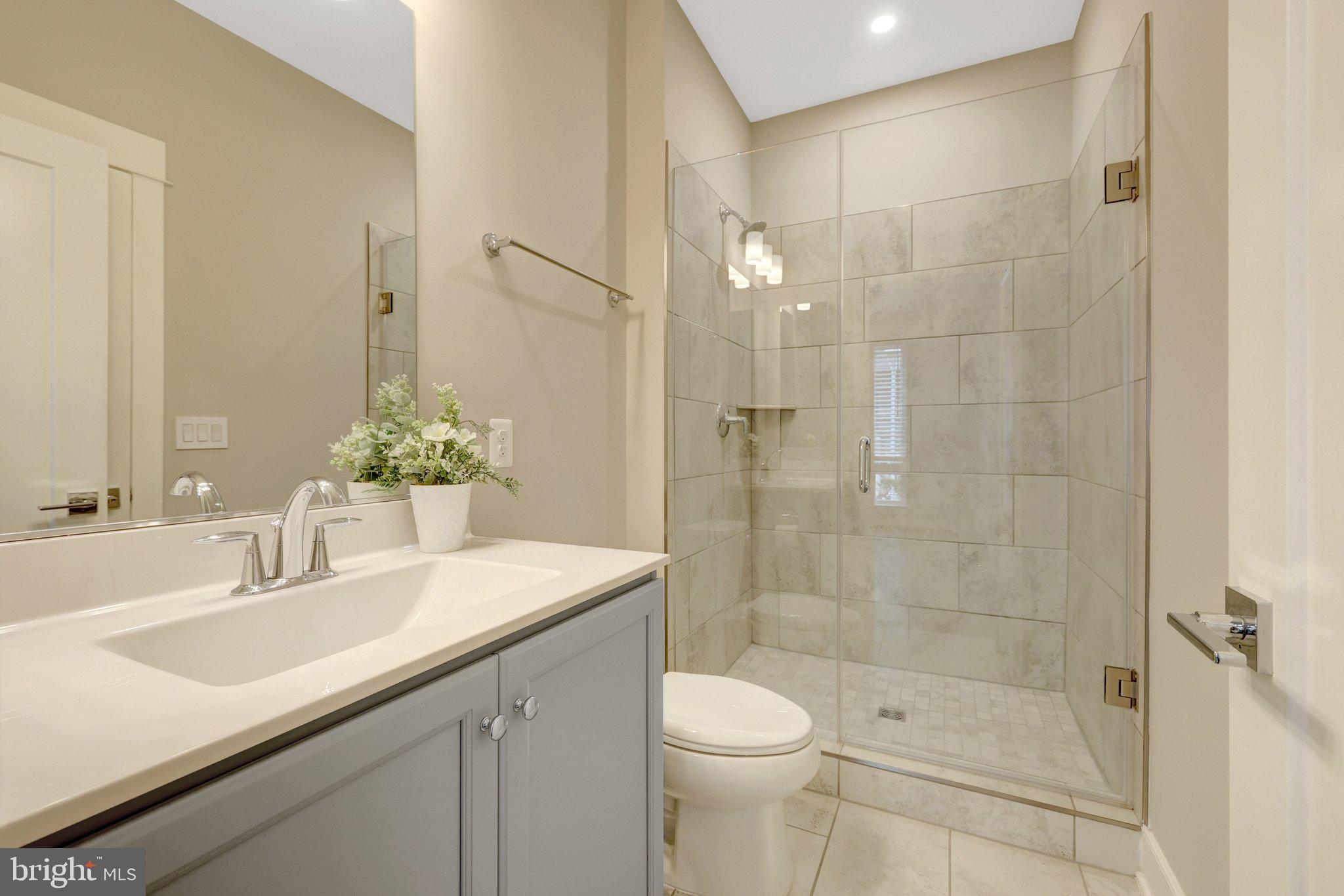 Full Bath has dual entry