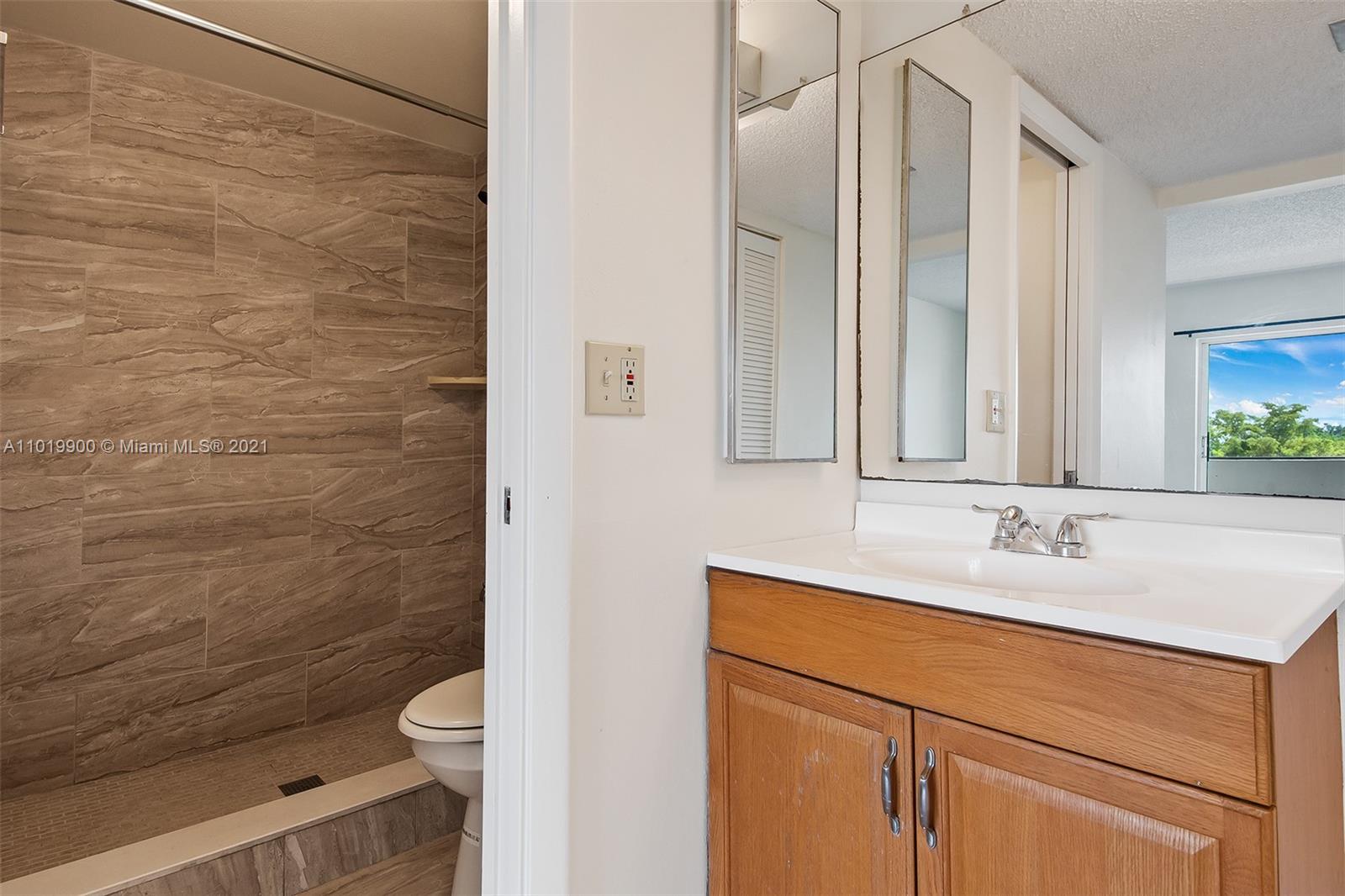 3905 North Nob Hill Road, Unit 405 Sunrise, FL 33351 - Photo 14 of 18