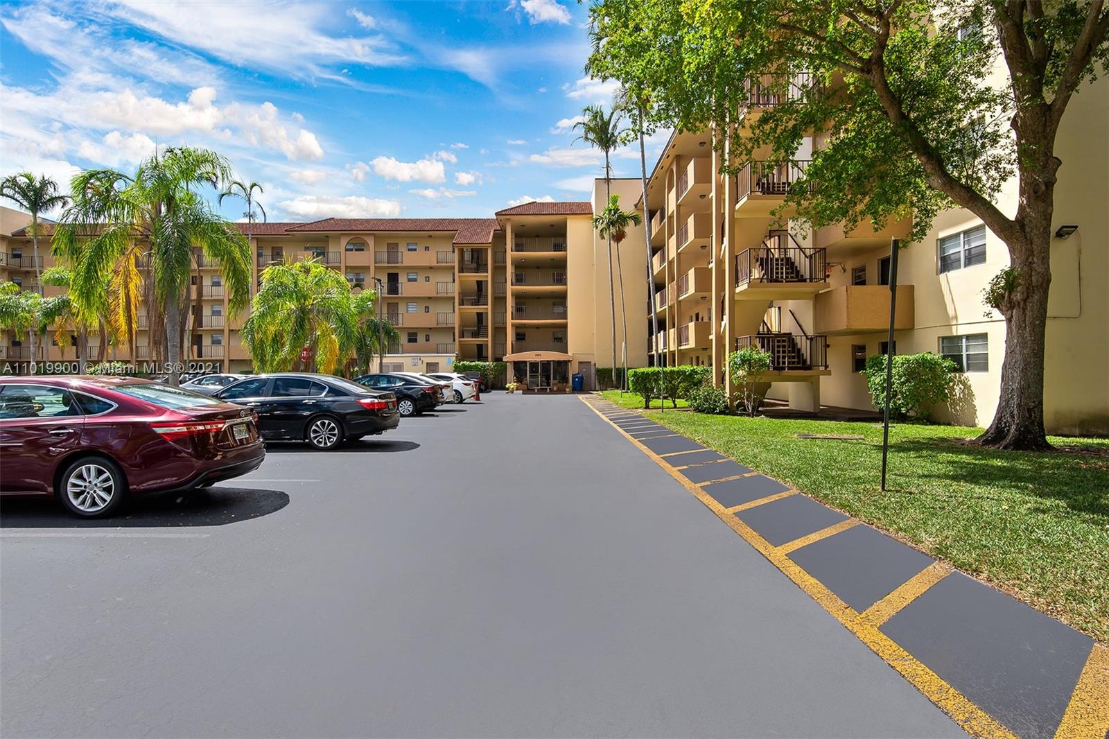3905 North Nob Hill Road, Unit 405 Sunrise, FL 33351 - Photo 2 of 18