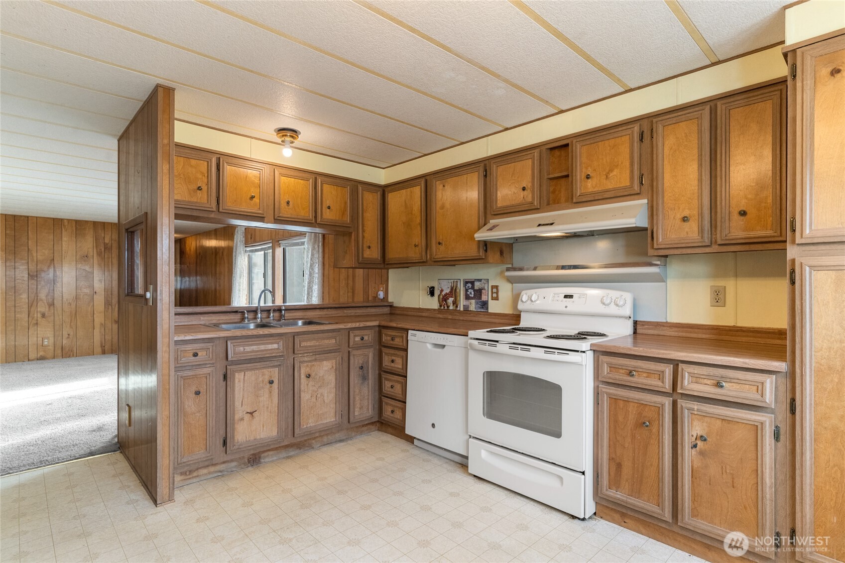 52 Engh Road, Unit 17B Omak, WA 98841 - Photo 9 of 27 a kitchen with granite countertop cabinets stainless steel appliances and a counter space