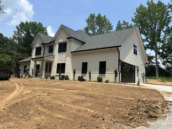 $729,900 | 2051 Ussery Road South, Clarksville, TN 37040