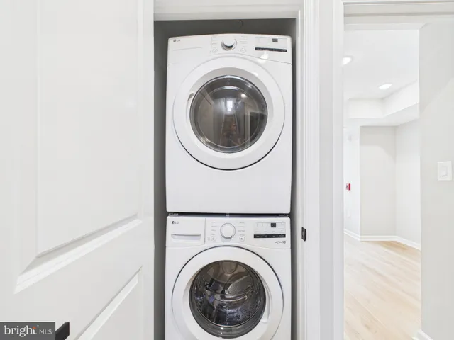 a close up view of a washer and dryer
