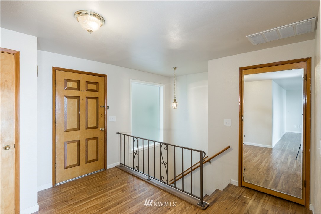3789 Biz Point Road Anacortes, WA 98221 - Photo 4 of 13 Gallery Image 4