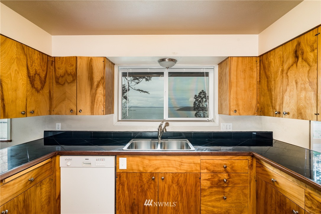3789 Biz Point Road Anacortes, WA 98221 - Photo 8 of 13 Gallery Image 8