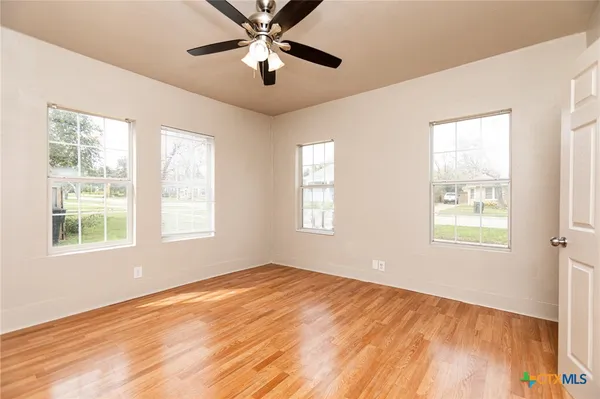 $1,375 | 905 North 9th Street, Temple, TX 76501