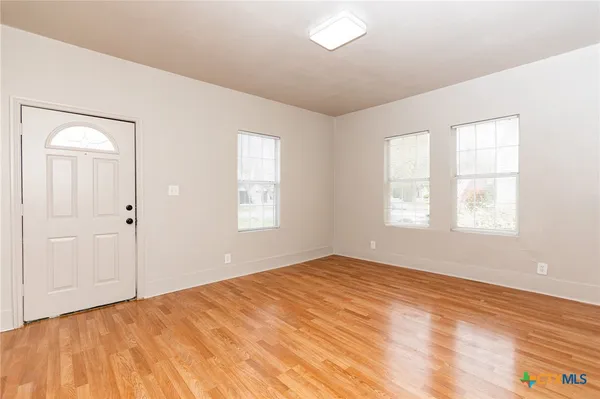 $1,375 | 905 North 9th Street, Temple, TX 76501