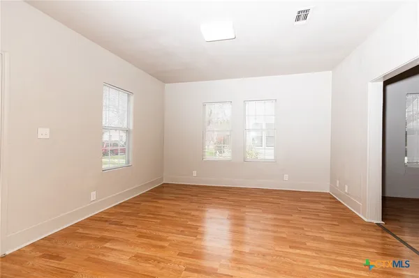 $1,375 | 905 North 9th Street, Temple, TX 76501