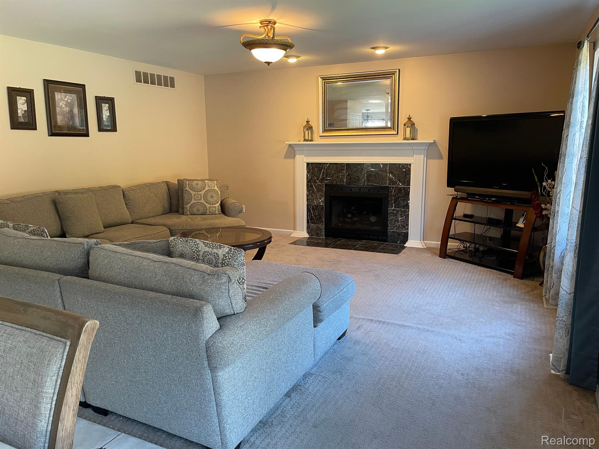 2111 Elmcrest Road Sterling Heights, MI 48310 - Photo 19 of 36 Family Room