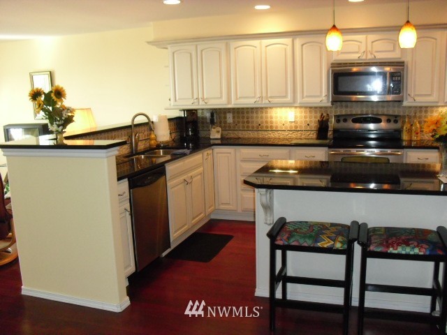 2522 Rucker Avenue, Unit 305 Everett, WA 98201 - Photo 6 of 12 Gallery Image 6
