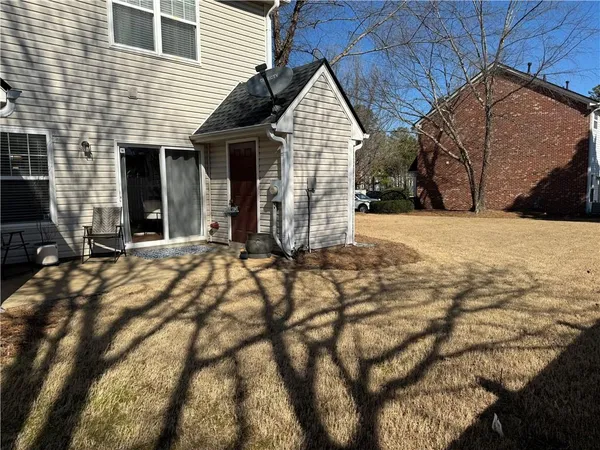 a view of a house with a yard