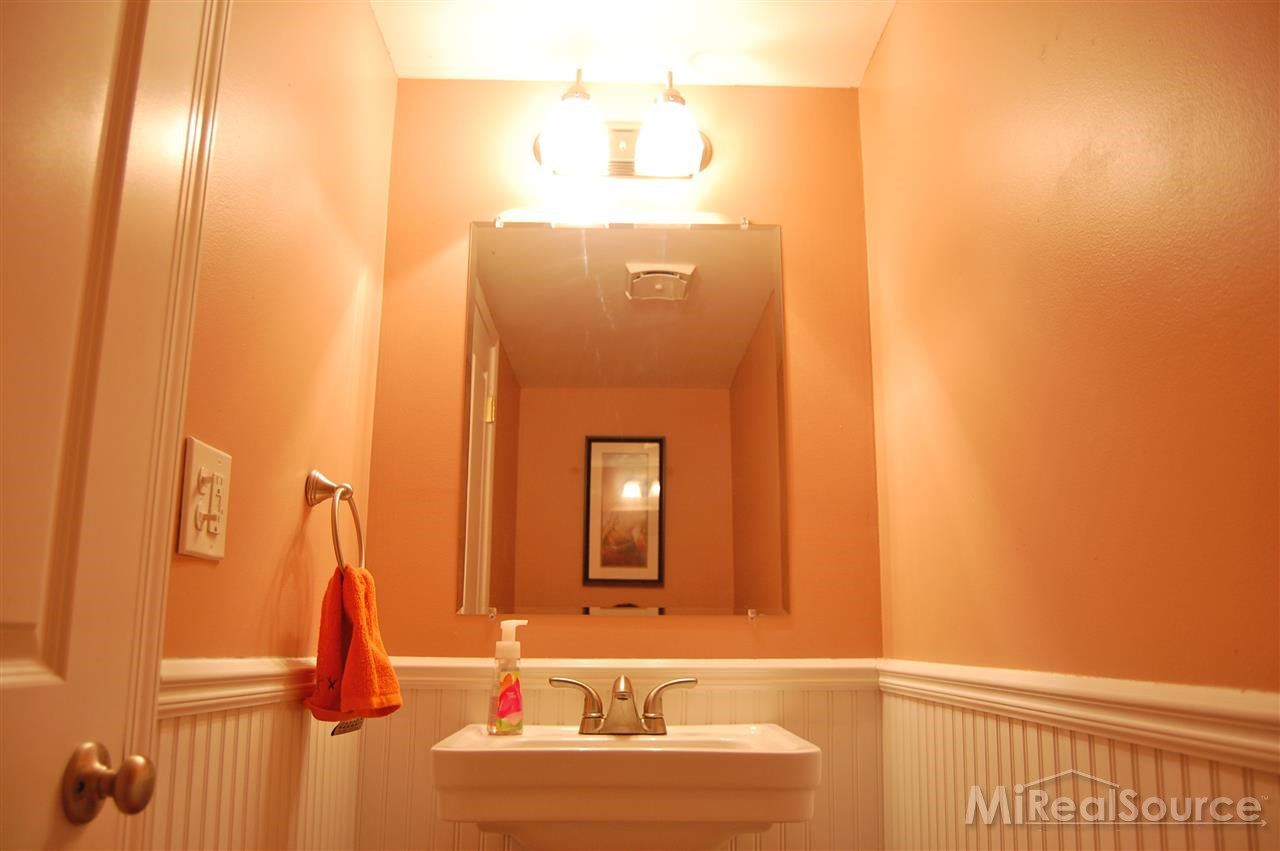 1673 Riverside Drive, Unit 41 Rochester, MI 48309 - Photo 20 of 26 31200001-19.JPG