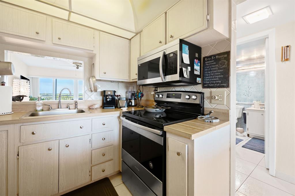 2611 North Riverside Drive, Unit 702 Pompano Beach, FL 33062 - Photo 17 of 24