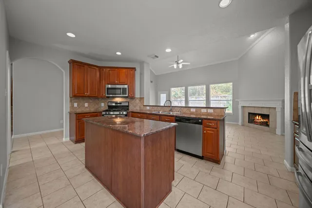 $2,695 | 42 Ebony Oaks Place, The Woodlands, TX 77382