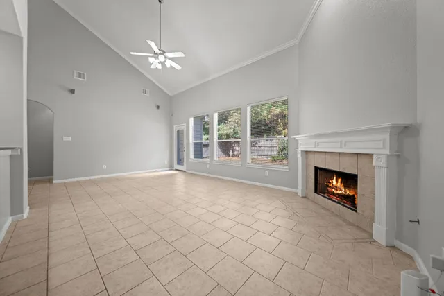 $2,695 | 42 Ebony Oaks Place, The Woodlands, TX 77382