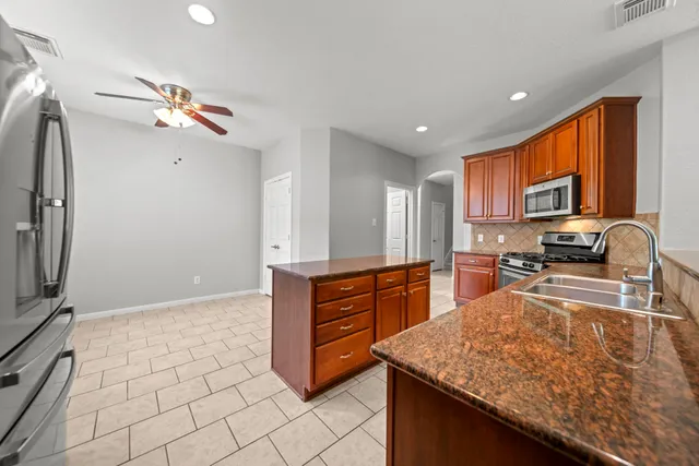 $2,695 | 42 Ebony Oaks Place, The Woodlands, TX 77382