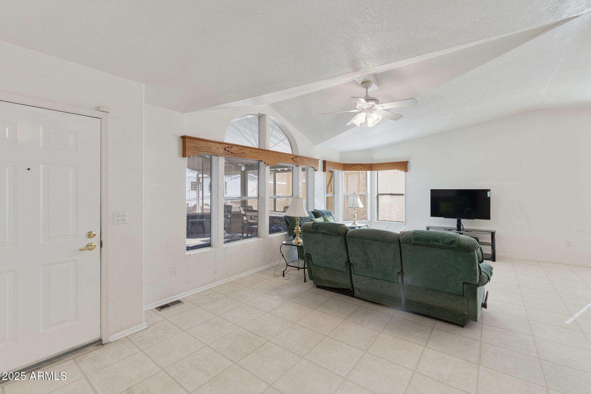 3700 South Tomahawk Road, Unit 43 Apache Junction, AZ 85119 - Photo 33 of 37 33-web-or-mls-dlb_5568-dlb_5572