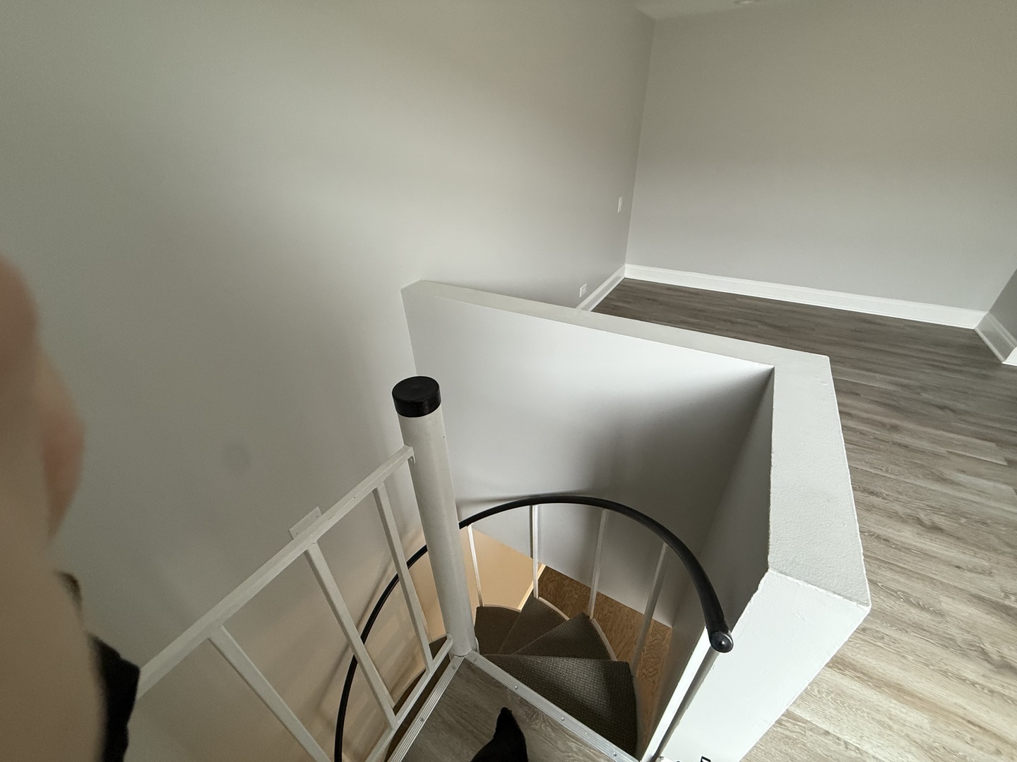 744 West Gordon Terrace, Unit 308 Chicago, IL 60613 - Photo 8 of 15 a picture of stairs