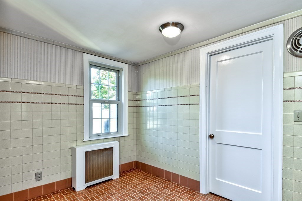 34 Wesley Road Framingham, MA 01701 - Photo 13 of 26 Gallery Image 13
