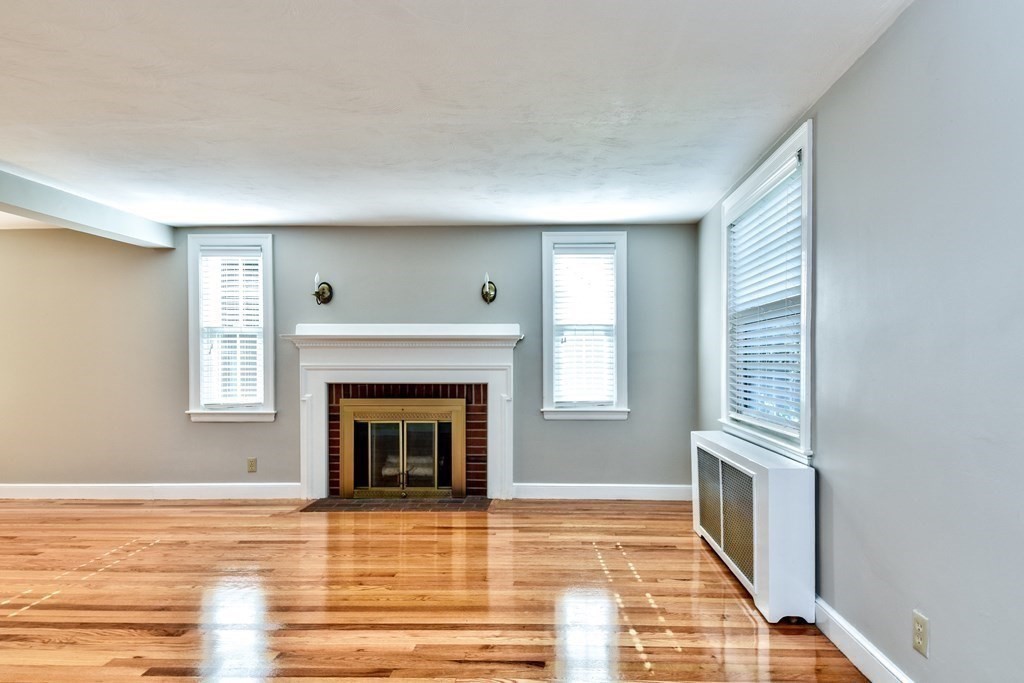 34 Wesley Road Framingham, MA 01701 - Photo 4 of 26 Gallery Image 4