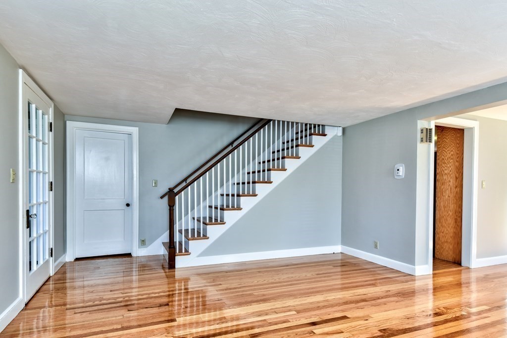 34 Wesley Road Framingham, MA 01701 - Photo 5 of 26 Gallery Image 5