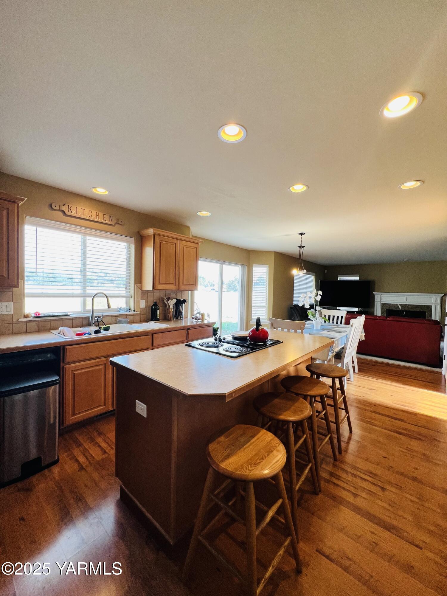 8505 Midvale Road Yakima, WA 98908 - Photo 19 of 35 MIDVALE KITCH 3