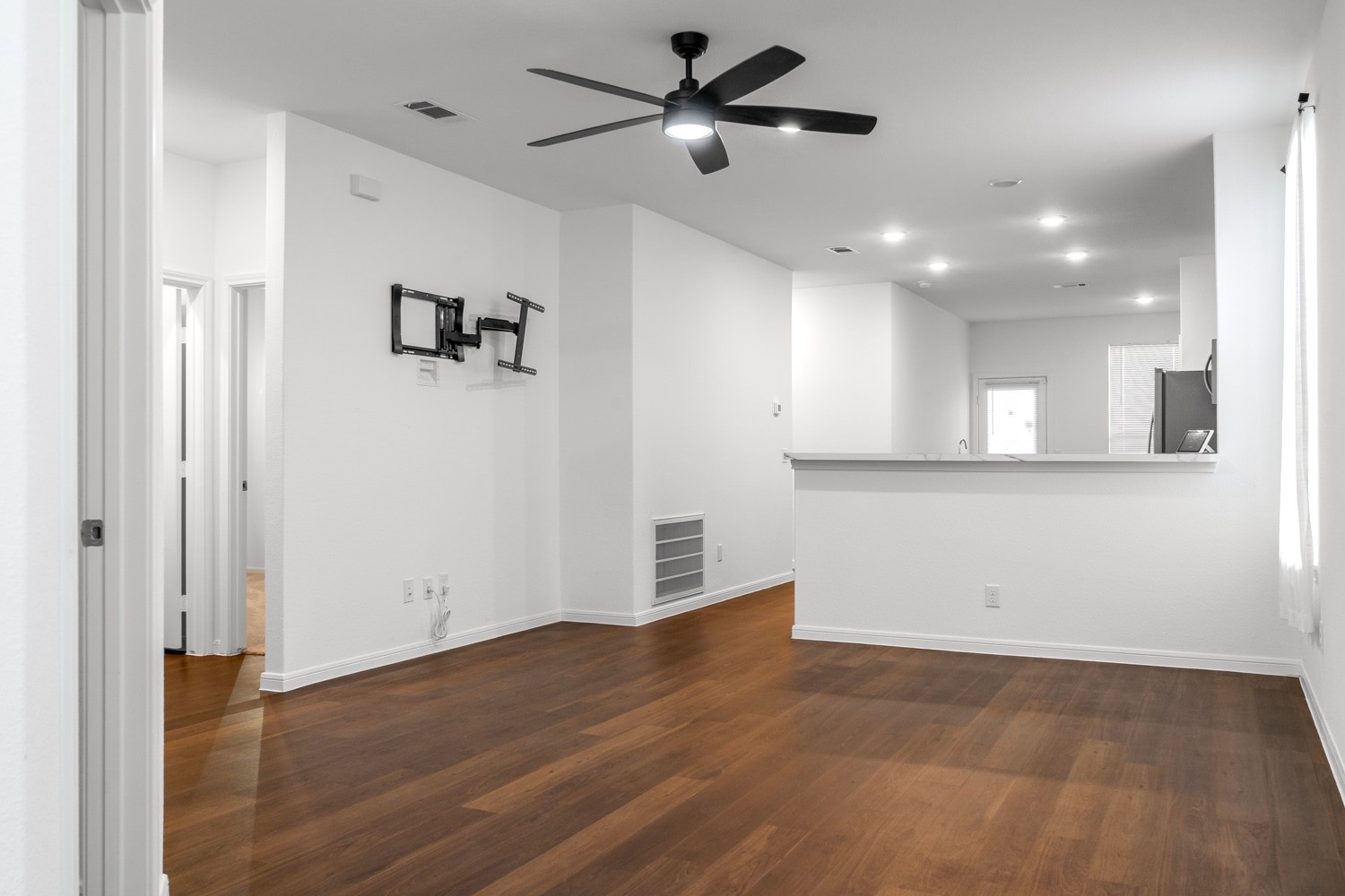 10222 Clearwick Street Houston, TX 77034 - Photo 6 of 24 Living Area