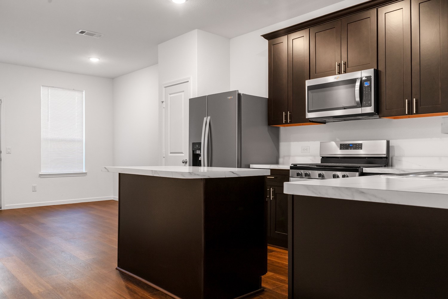10222 Clearwick Street Houston, TX 77034 - Photo 10 of 24 Kitchen with Island