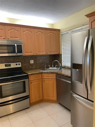 $2,400 | 3702 Coral Tree Circle, Unit 3702, Pompano Beach, FL 33073