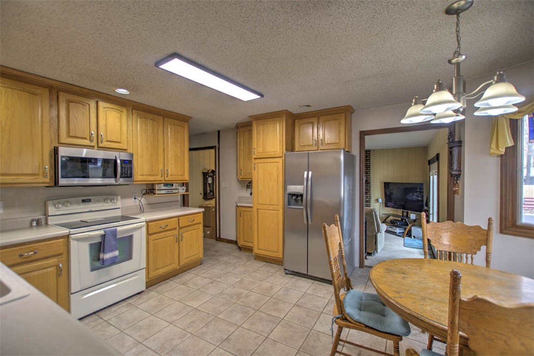4552 North Prairie View Road Argenta, IL 62501 - Photo 11 of 28 Kitchen