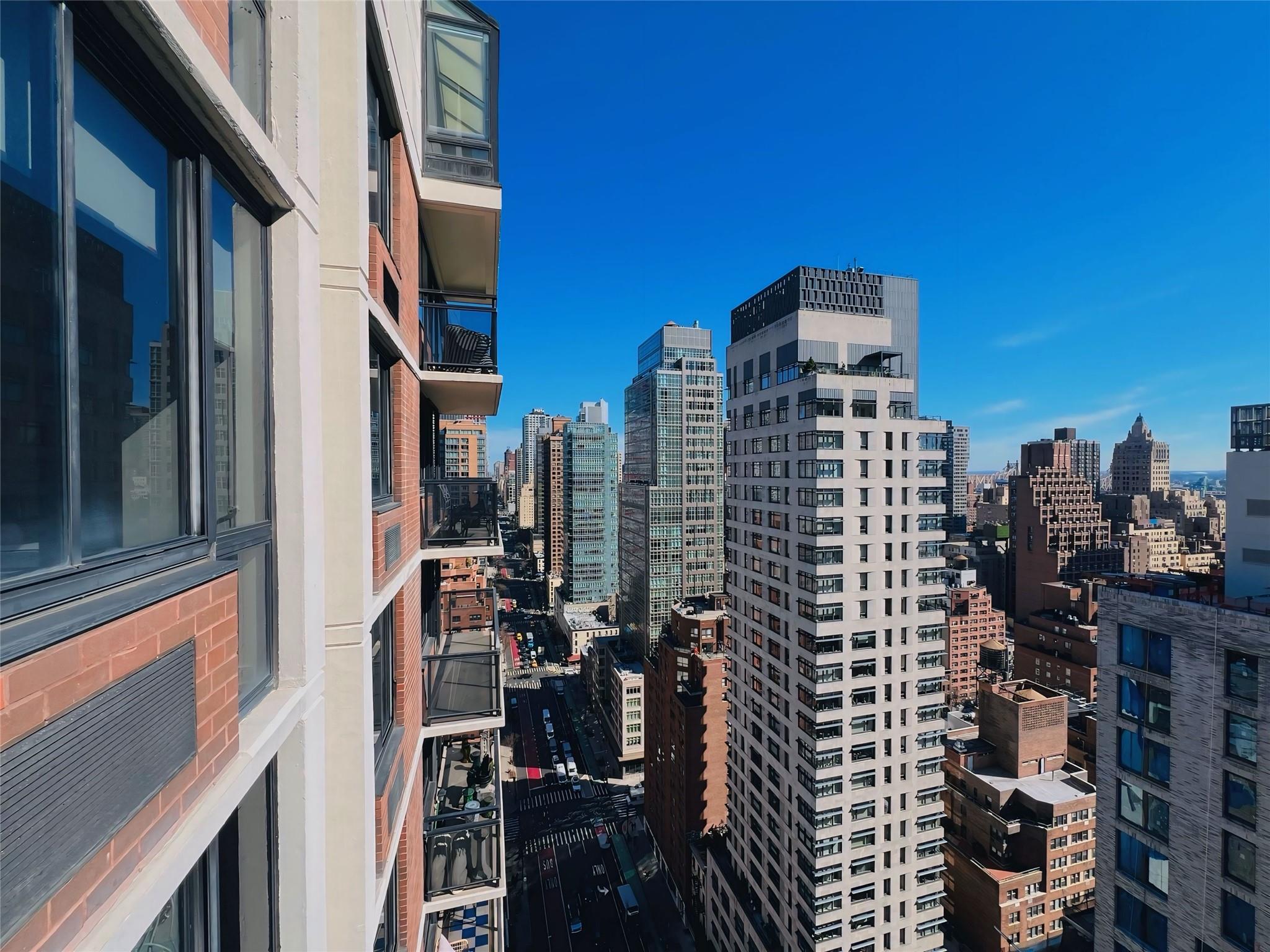 255 East 49th Street, Unit 31C Manhattan, NY 10017 - Photo 3 of 11 a view of city