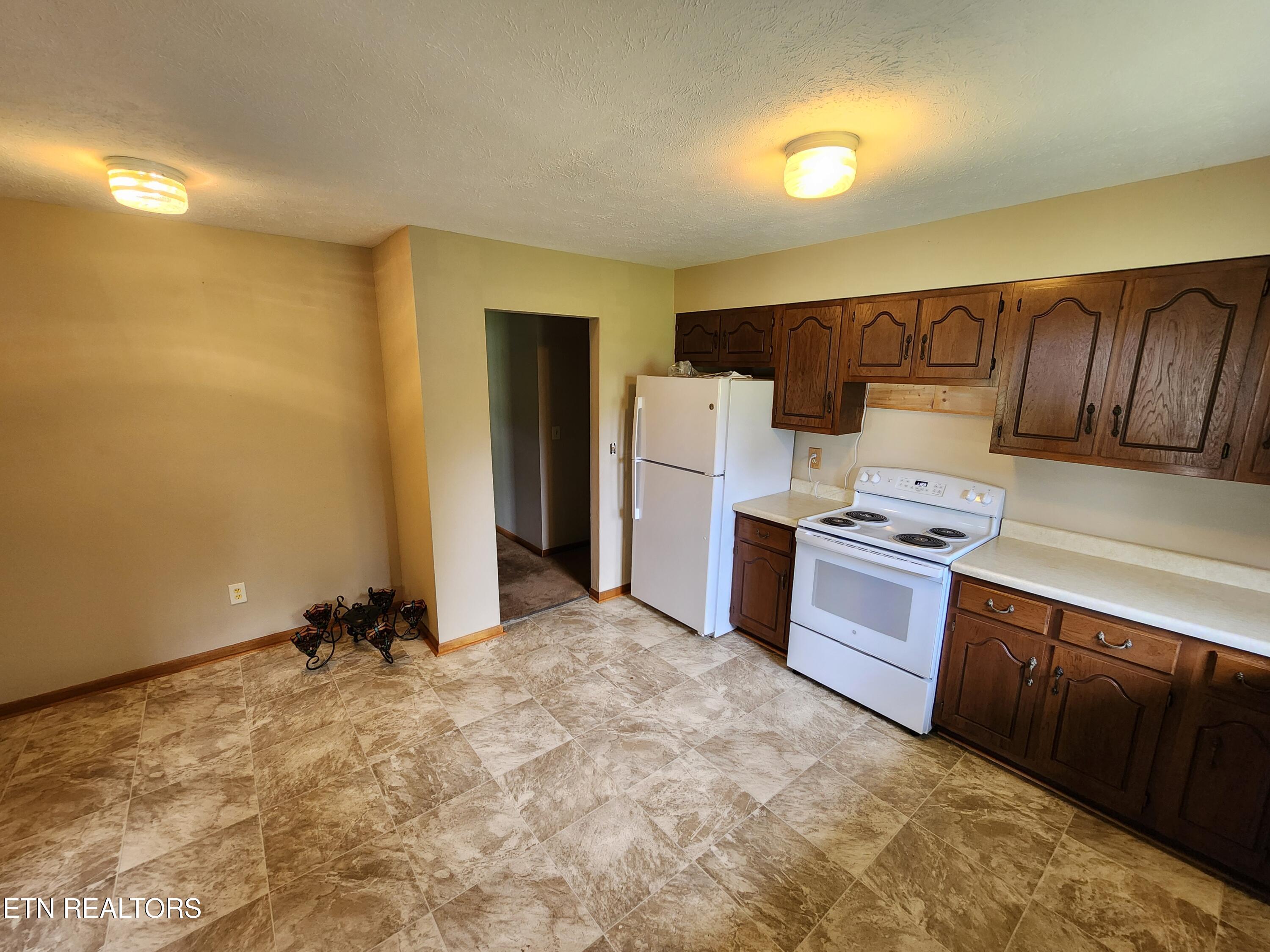 232 Kimberly Road La Follette, TN 37766 - Photo 6 of 24 20250609_112504