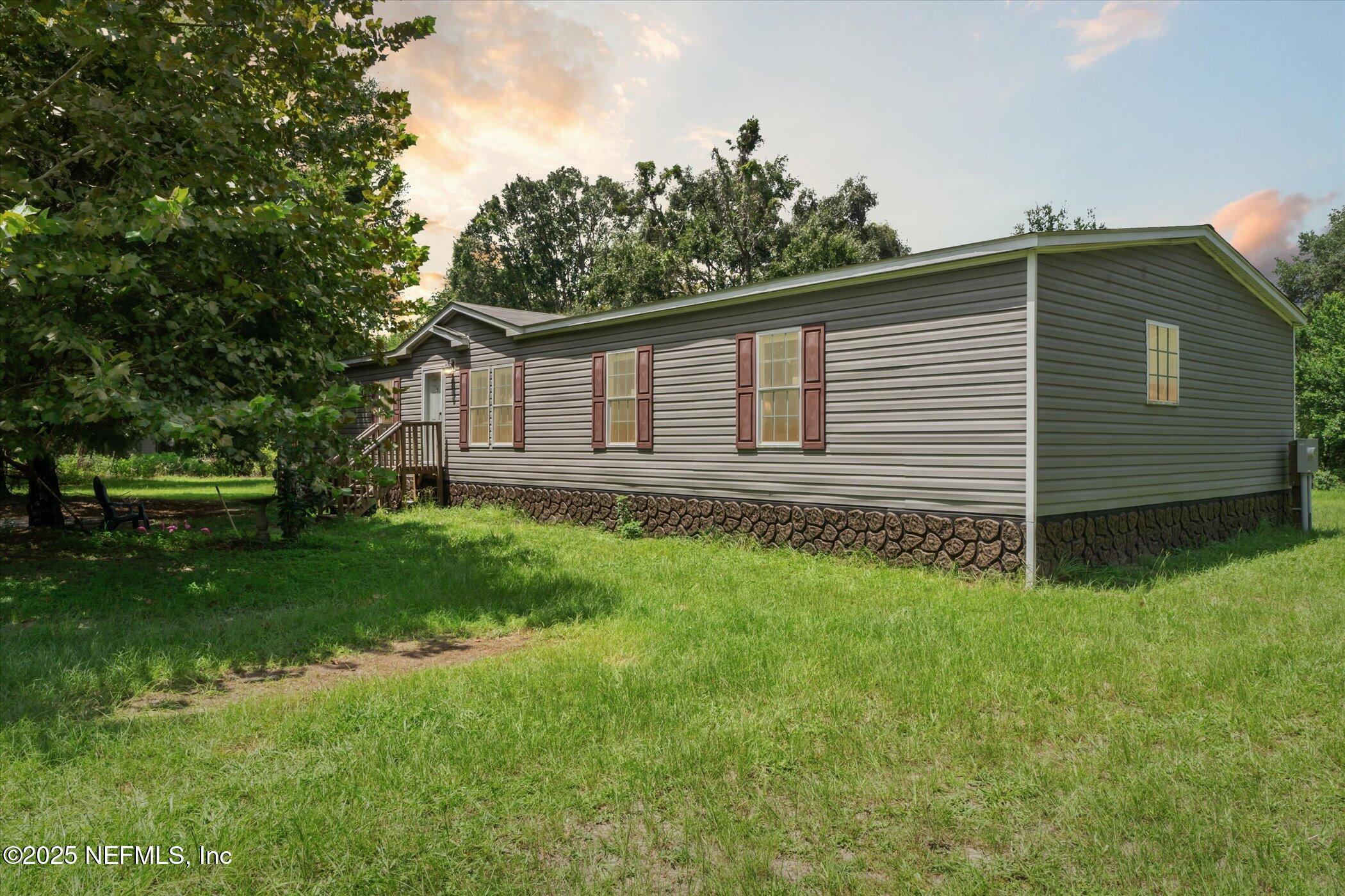 a view of a house with a backyard