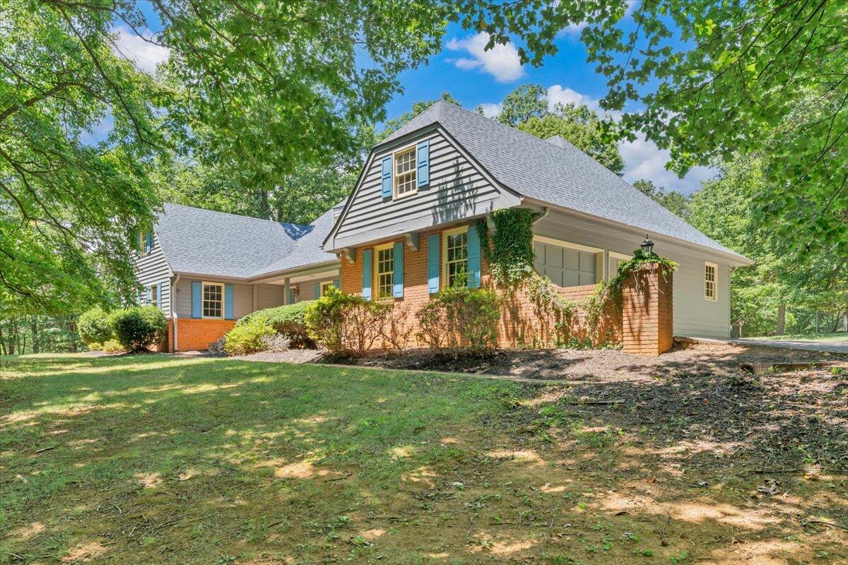 417 Stonebridge Drive Blue Ridge, VA 24064 - Photo 2 of 94 002-MIB07323