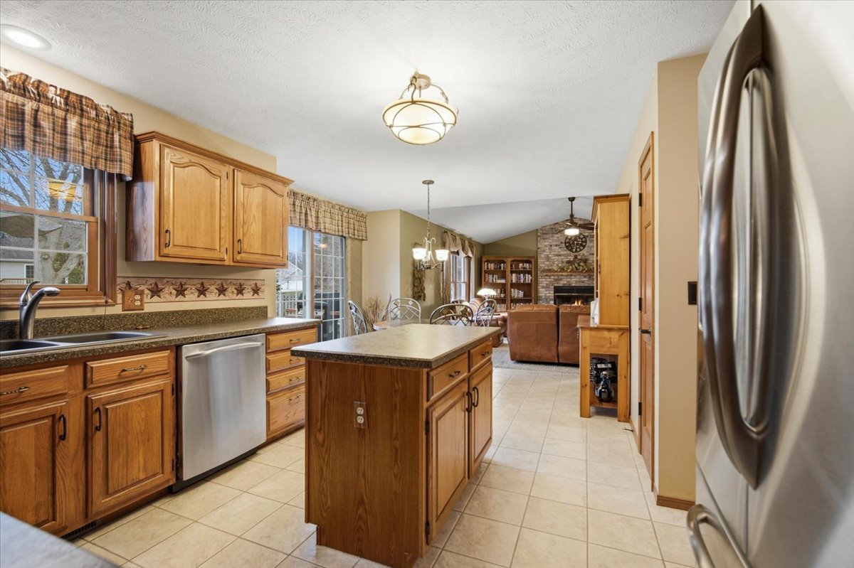 1209 Hanson Drive Normal, IL 61761 - Photo 3 of 41