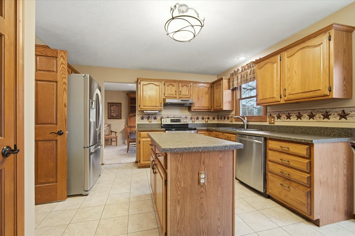 1209 Hanson Drive Normal, IL 61761 - Photo 5 of 41