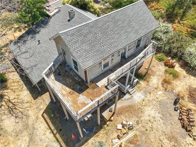 a view of a garden with plants