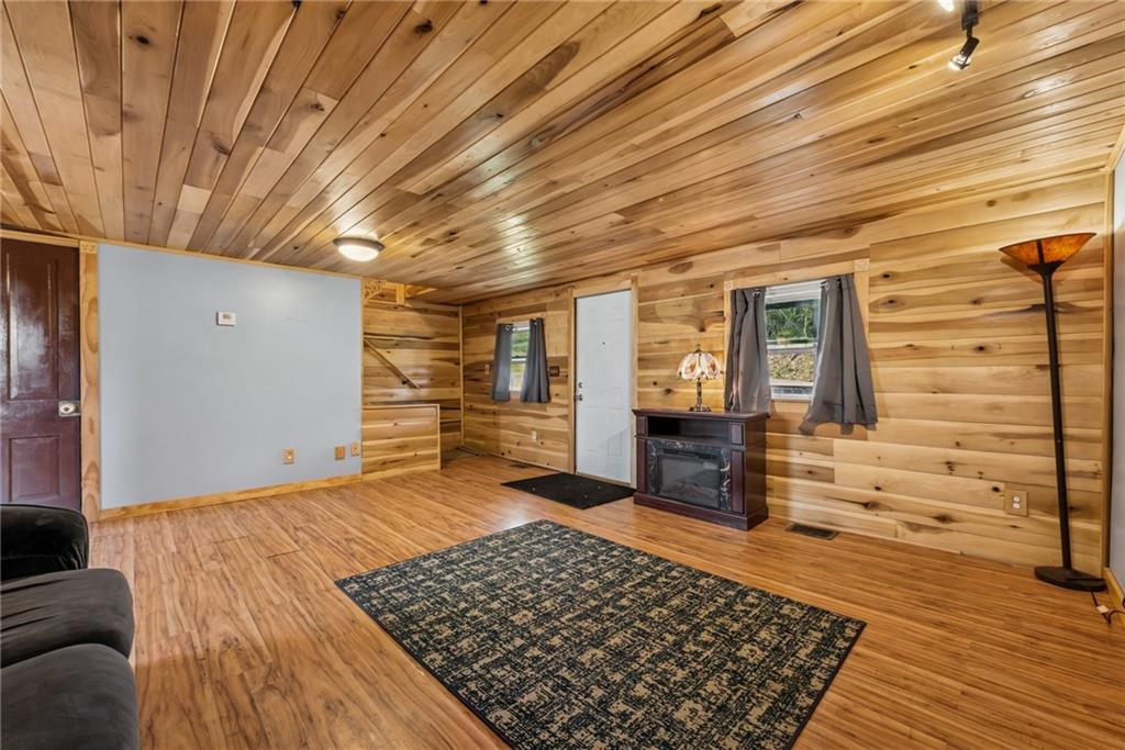 716 White Road White, PA 15490 - Photo 4 of 27