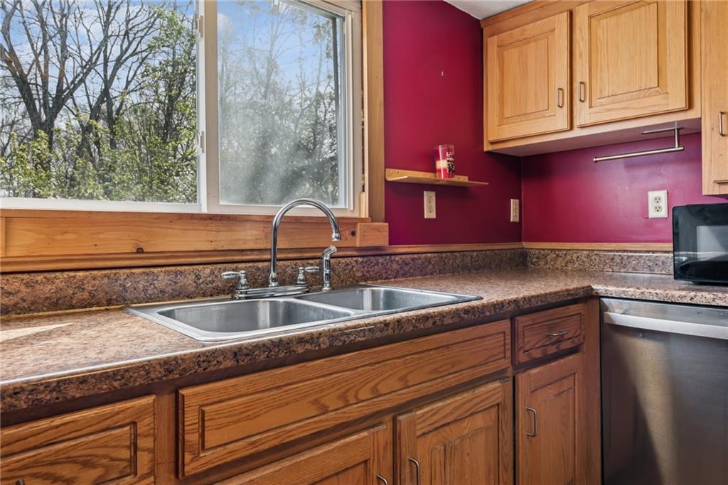 716 White Road White, PA 15490 - Photo 8 of 27