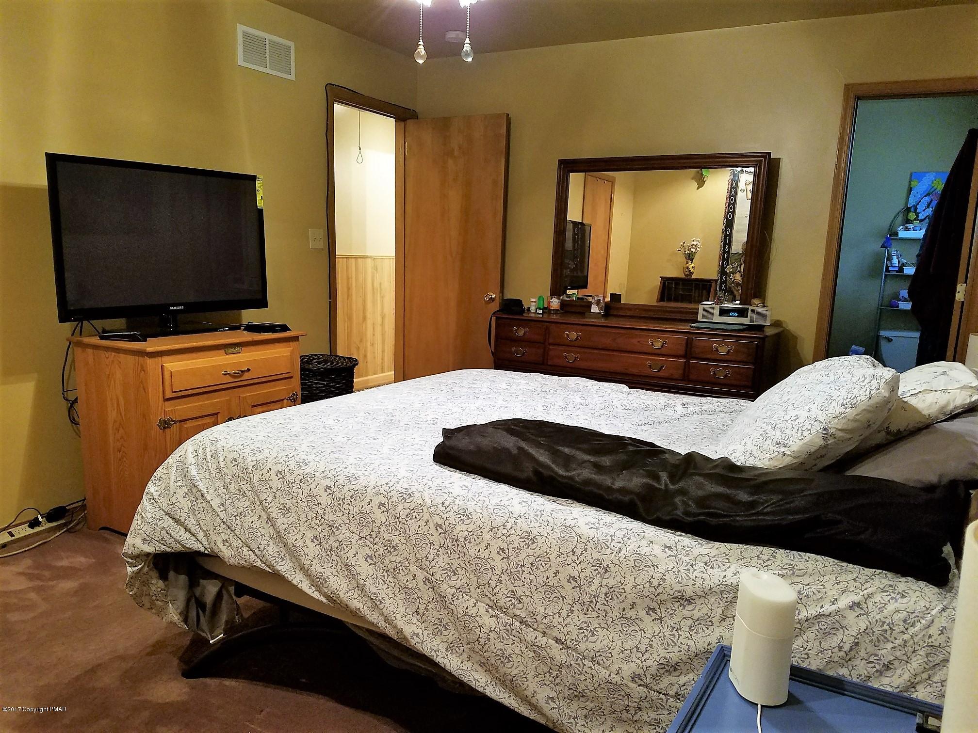 5107 Pine Ridge Road North East Stroudsburg, PA 18302 - Photo 12 of 18 5107 other view of master